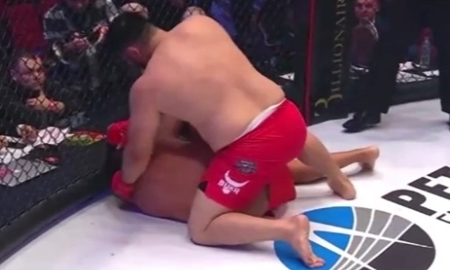 «Тотальное избиение». Видео нокаута казахстанского тяжеловеса на турнире памяти Абдулманапа Нурмагомедова