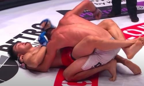 Видео полного боя Касымбай — Эминов за титул чемпиона Fight Nights Global в Москве