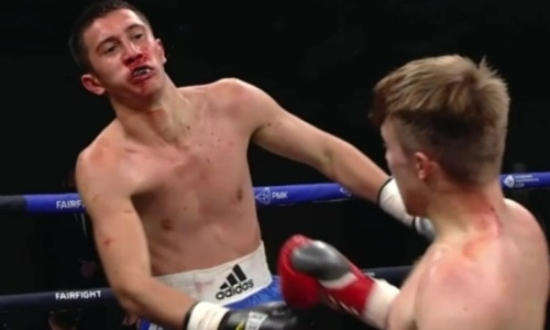 Российский дебютант «плюхой» с левой отправил соперника в тяжелый нокаут. Видео