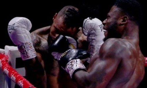 «Работа сделана». Британский тяжеловес оформил нокаут за 50 секунд. Видео