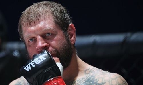 «Живёт жизнью обычных российских мужиков». Президент Fight Nights Global высказался о пьянстве Емельяненко