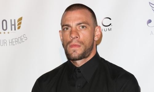 Боец Bellator избил бомжа за необычное поведение и заснял это на видео