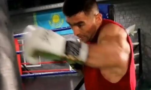 Непобежденный казахстанский боксер высказался о своей мотивации перед боем за титул IBF