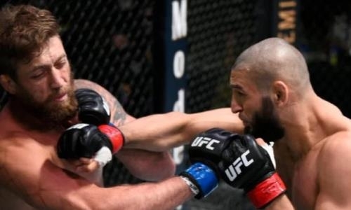 Хамзат Чимаев брутально нокаутировал соперника на 17-й секунде боя и установил новый рекорд UFC. Видео