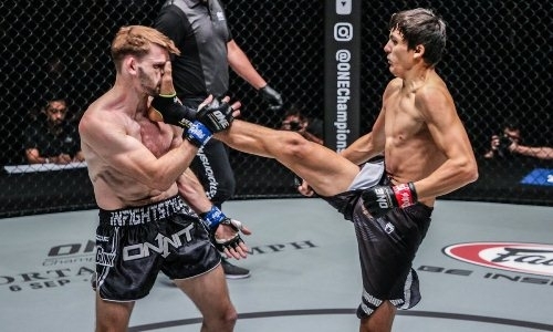 ONE FC вспомнил, как российский файтер обманул трехкратного чемпиона мира и нокаутировал его коварным ударом. Видео