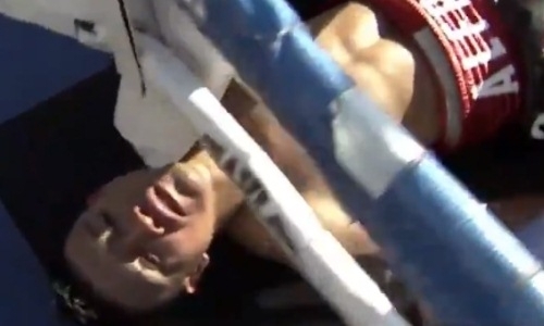 «Базукой» с левой — за канаты. Появился новый претендент на лучший нокаут года. Видео