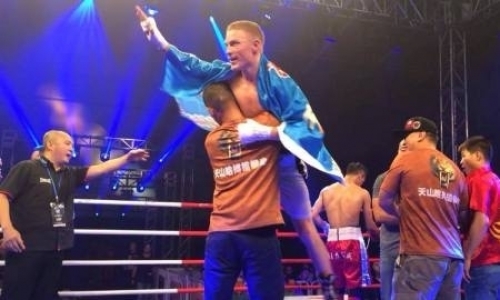Казахстанский боксер показал видео спарринга перед защитой титула WBC