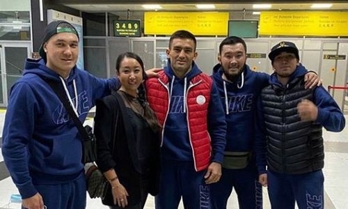 Казахстанские боксеры прибыли в Казань для титульных боев