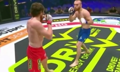 Российский файтер вернулся в клетку спустя три года и победил за 50 секунд. Видео