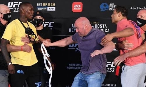 Исраэль Адесанья и Пауло Коста повздорили перед титульным боем на турнире UFC 253. Видео