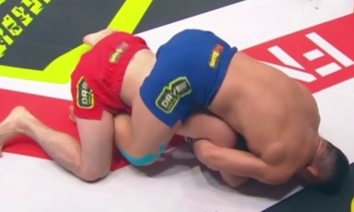 Видео удушающего приема, или Как Куат Хамитов быстро финишировал россиянина в Москве