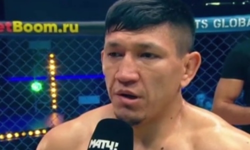 «Пришлось лететь на машине». Куат Хамитов прокомментировал быструю победу над россиянином. Видео