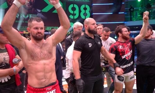 Видео полного боя Бикрев — Амиров за титул чемпиона FNG со скандальным итогом. Его могут признать несостоявшимся