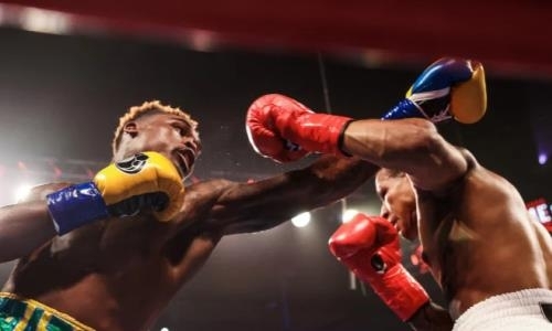 Джермелл Чарло победил тяжелым нокаутом и собрал три титула чемпиона мира. Видео