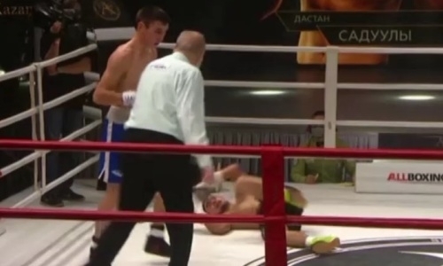 Видео трех нокдаунов и нокаута казахстанского боксера в бою за титул WBC