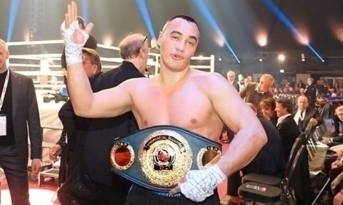 Казахстанский нокаутер-супертяж сразится против 43-летнего американца с титулом WBC