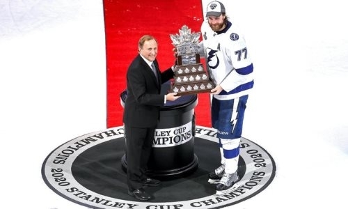 «Это лучший момент в нашей жизни». Экс-хоккеист «Барыса» — о победе в Кубке Стэнли