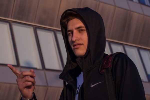 «Хочу стать выдающимся хоккеистом». Покоряющий Америку воспитанник «Барыса» побывал в роли лидера клуба из США