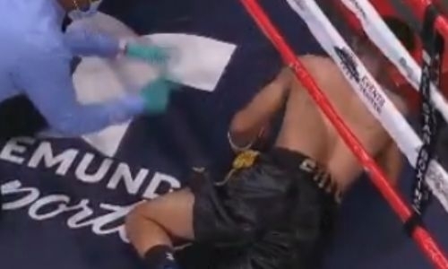 Ранее непобежденного боксера ярко нокаутировали и чуть не вышибли с ринга в бою за титул WBA. Видео