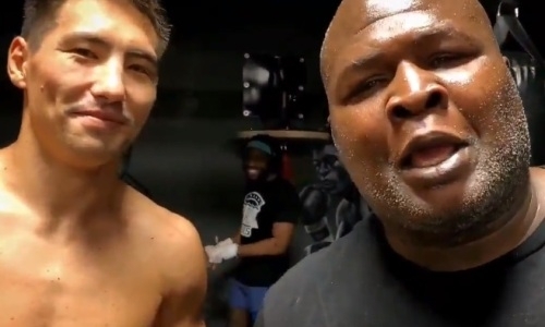 «Жанибек бум-бум-бек!». Как Джеймс Тони восхищался казахстанцем Алимханулы. Видео