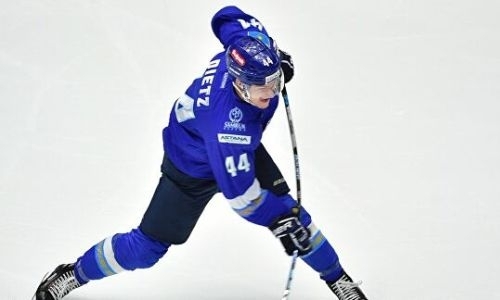 Капитан «Барыса» Даррен Диц забросил шайбу под нулевым углом в матче КХЛ. Видео