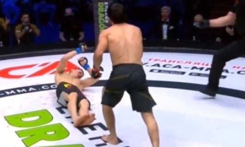 Бой российских файтеров завершился эффектным нокаутом с одного удара на АСА 112. Видео