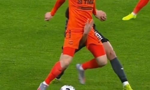 «Яйцехват». Российские болельщики шутят о «болевом» захвате Бактиера Зайнутдинова