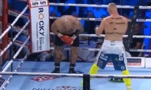 43-летний супертяж с 35 боями в профи перед нокаутом шесть раз побывал в нокдауне. Видео