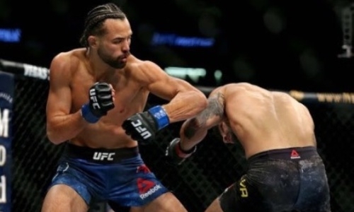 Американский файтер UFC нокаутировал соперника и сделал победное сальто. Видео