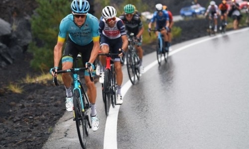 «Я смог подняться на две ступени в генерале». Лидер «Астаны» оценил пятый этап «Джиро д’Италия»