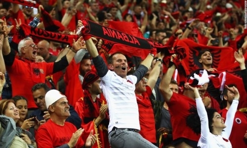 «Большой позор». Албанские болельщики требуют отставки тренера после ничьей с Казахстаном