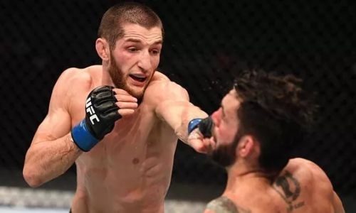 Видео дебютного боя россиянина Тагира Уланбекова в UFC