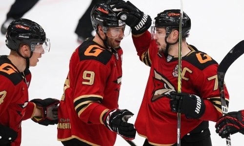 Экс-лидер «Барыса» стал главным героем разгромной победы в матче КХЛ с девятью шайбами. Видео