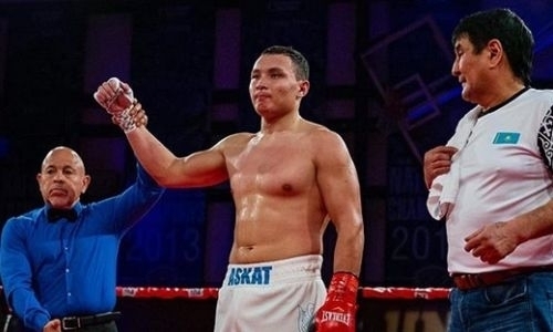 Непобежденный казахстанский тяжеловес за полторы минуты «удосрочил» боксера с 14 нокаутами