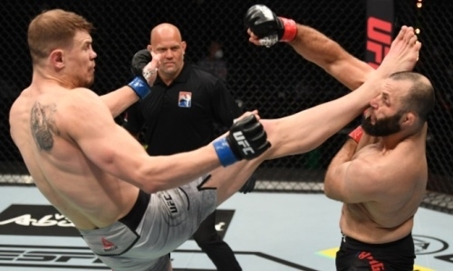 Российские бойцы UFC рубились до нокаута за две секунды до конца раунда. Видео