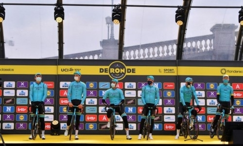 «Не может быть простым». Гонщик «Астаны» оценил действия команды на «Туре Фландрии»