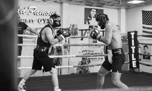 Данияр Елеусинов поделился свежими фото со спарринга перед титульным боем