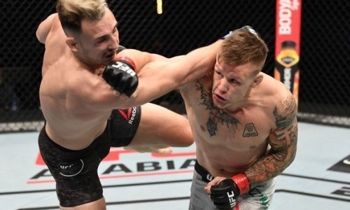 Боец в первом раунде жестко нокаутировал «Гладиатора» и побежал к президенту UFC. Видео