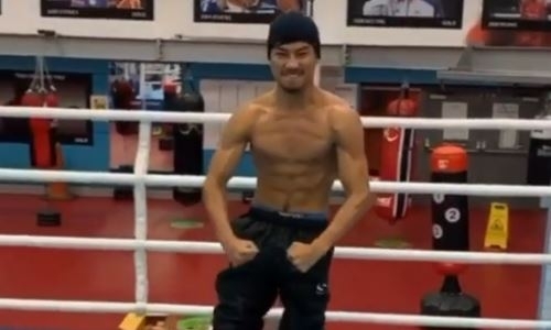 В стиле Ломаченко. Казахстанский боксер блеснул акробатикой на тренировке. Видео