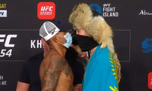 Шавкат Рахмонов и бразильский «Ковбой» провели дуэль взглядов перед боем в UFC. Видео