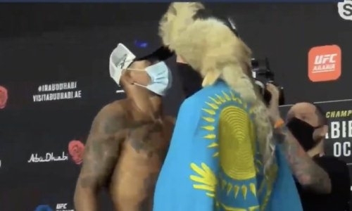 «Лучший наряд». Колоритный образ Шавката Рахмонова впечатлил зарубежных журналистов. Видео