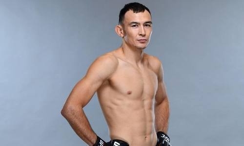 Казахский боец UFC провел тренировку в октагоне после тяжелой травмы. Видео