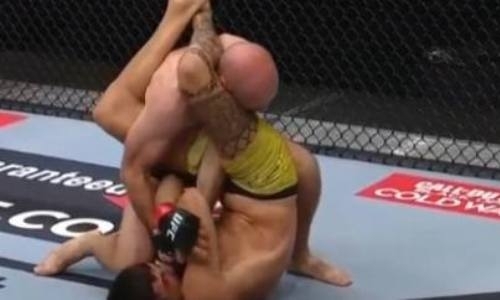 Турнир UFC 254 с боем Нурмагомедов — Гэтжи начался с быстрого поражения россиянина. Видео