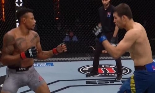 Видео полного боя с яркой победой гильотиной Шавката Рахмонова в UFC