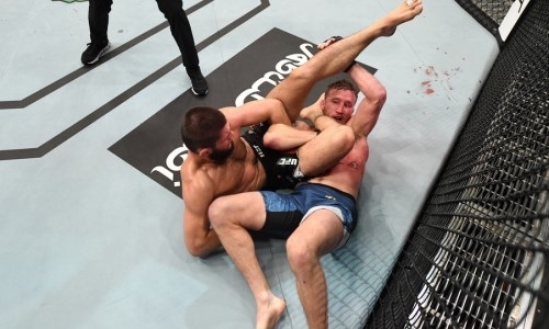 Хабиб стал третьим бойцом UFC, победившим приёмом «треугольник» в титульном бою