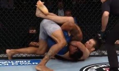 «Слишком силен». Крепкая хватка Рахмонова впечатлила зарубежное СМИ