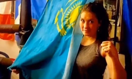 «В Казахстане запрещают вывешивать флаг на окнах, — а тут с нашей символикой на каком-то пляже полуголые мужчины — и чиновники молчат»