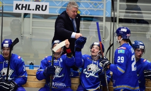 «Поводов переживать нет». Юрий Михайлис о третьем поражении «Барыса» в КХЛ, новичках и будущем сына в НХЛ