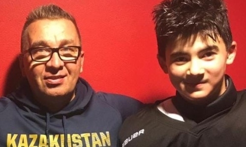 «Мечтаю о многом, но это очень трудный путь». 15-летний бомбардир из Казахстана покоряет хоккейную Финляндию и берет призы за результативность