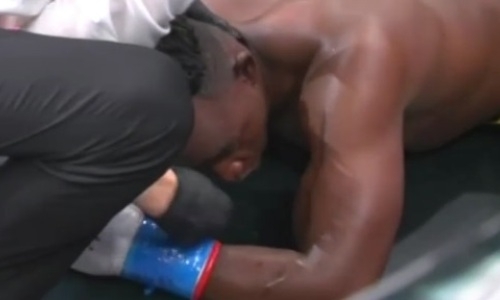 Упал замертво. Видео нокаута 22-летнего чемпиона мира из Казахстана в дебютном бою в профи